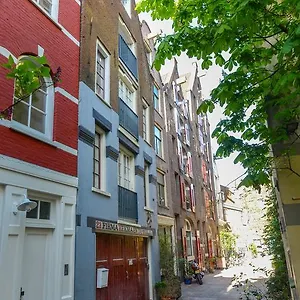 Homestay Romance, Amsterdam
